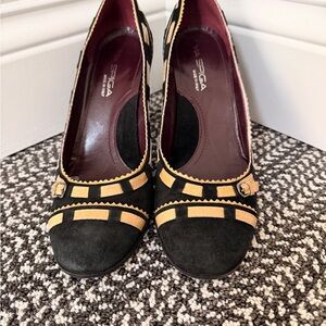 Via Spiga Black and Tan Heels